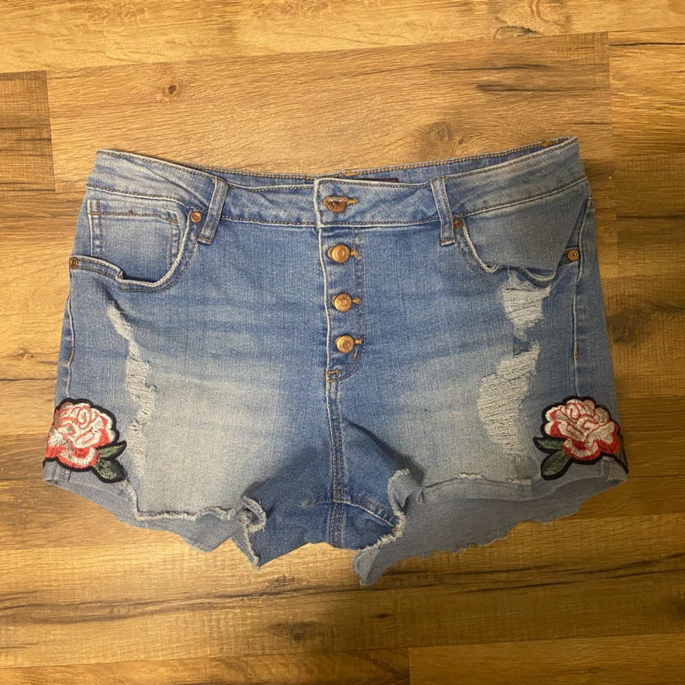 No boundaries size 13 Jean shorts